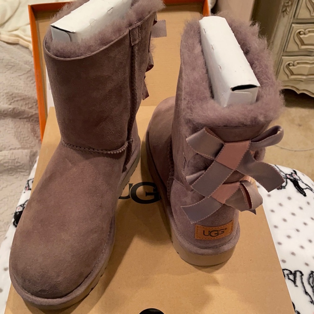 UGGS Bailey Bow II Shimmer. Dusk boots NWT